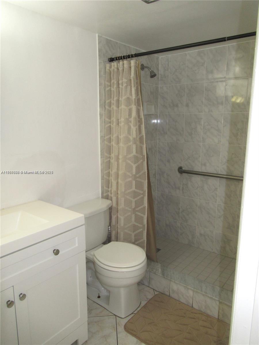 Building Photo - 581 Blue Heron Dr