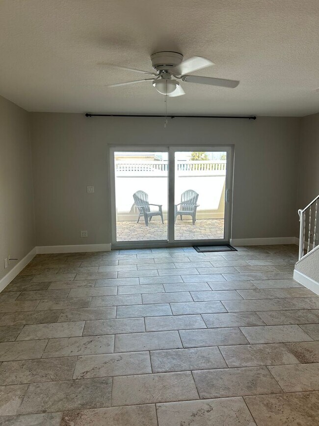 Building Photo - Remodeled Beachside Townhome-Steps from the Beach