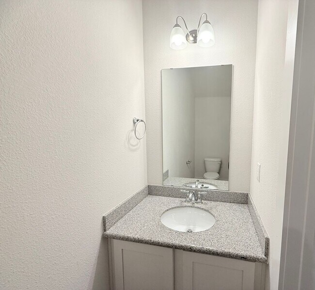 Building Photo - Stunning Townhome – Prime Pensacola Location