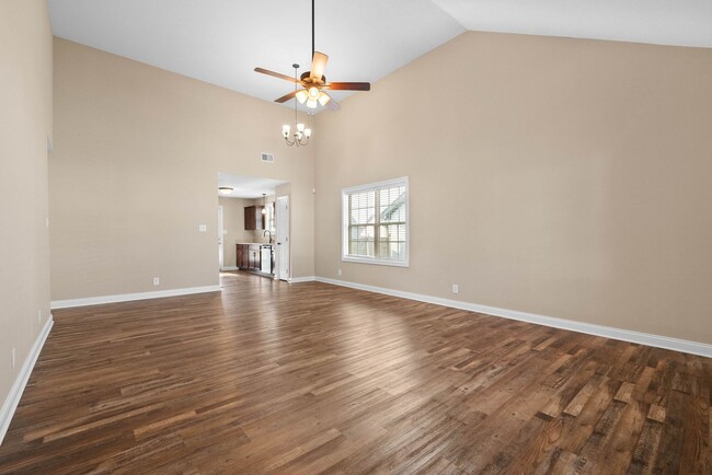 Building Photo - Pet Friendly Three Bedroom!