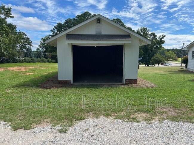 Building Photo - 5726 Fayetteville Rd