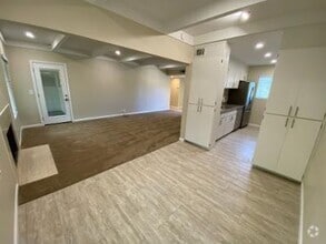 Building Photo - Large 2 Bed 2 Bath Apartment In Downtown L...
