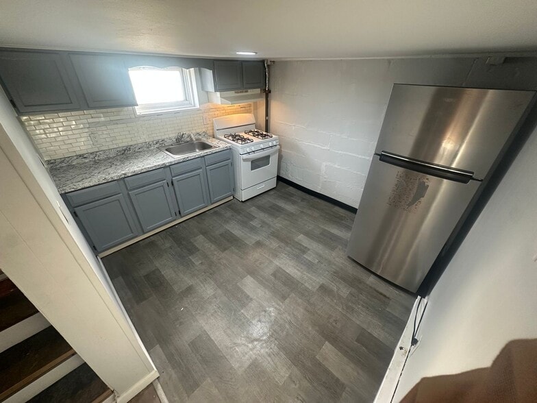 Building Photo - 2502 Oak St