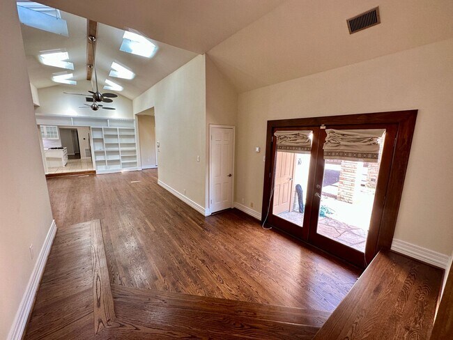 Building Photo - Wonderful newly updated home for rent in t...