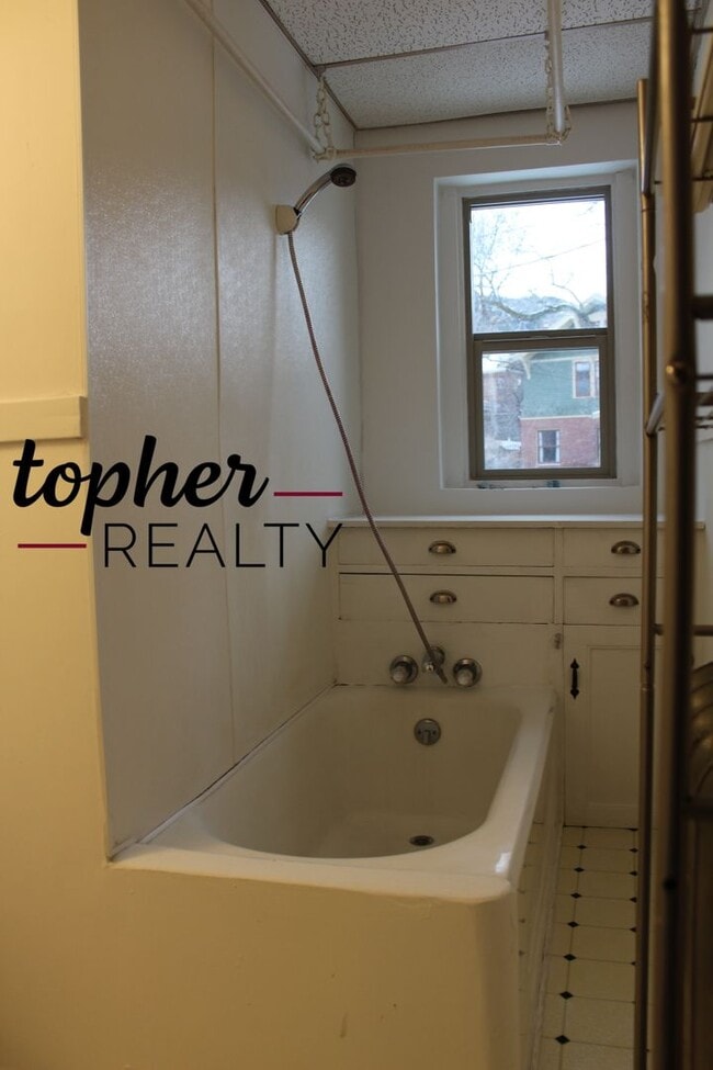 Building Photo - 40 N Benton Ave