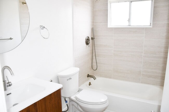 Building Photo - Valencia (994)