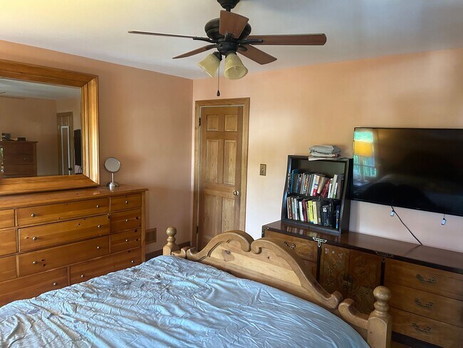 Building Photo - 6122 N Drake Ave