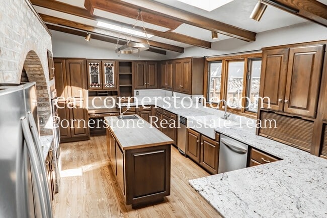 Building Photo - 3427 Clubheights Dr