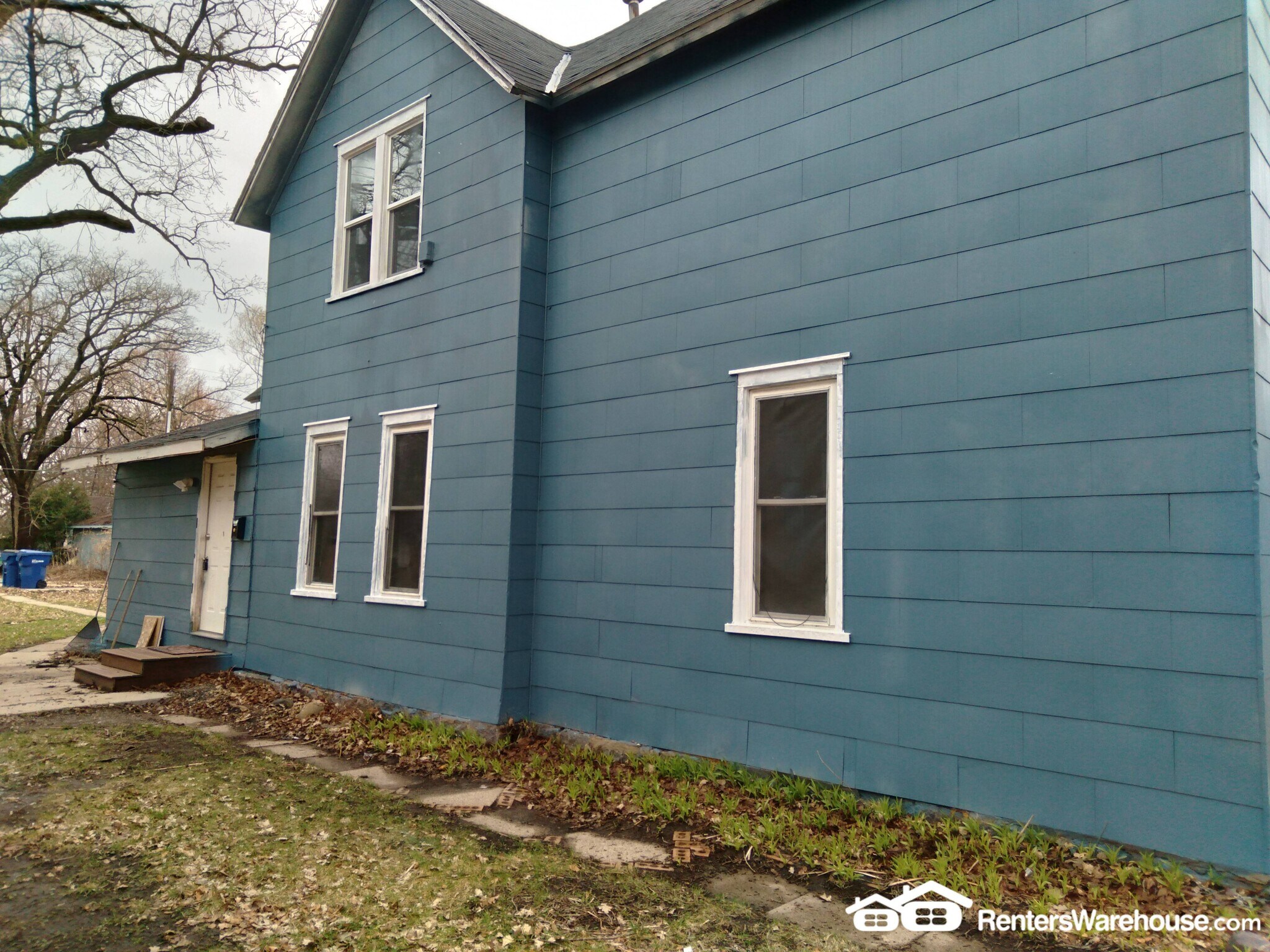 Building Photo - 225 3rd Ave S