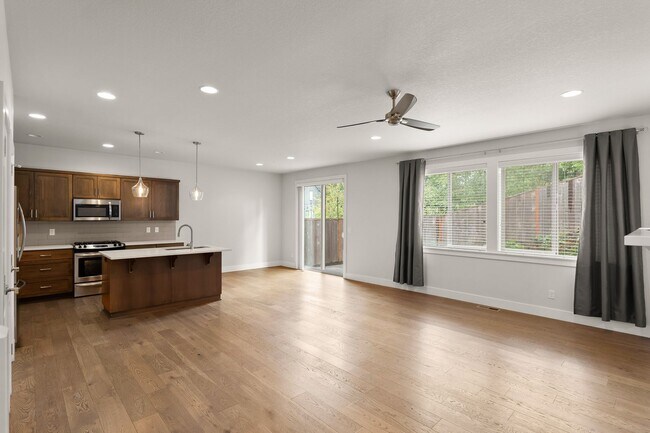 Building Photo - Beautiful 4 Bedroom, 2.5 Bath Home for Rent in Annand Heights, Tigard, OR