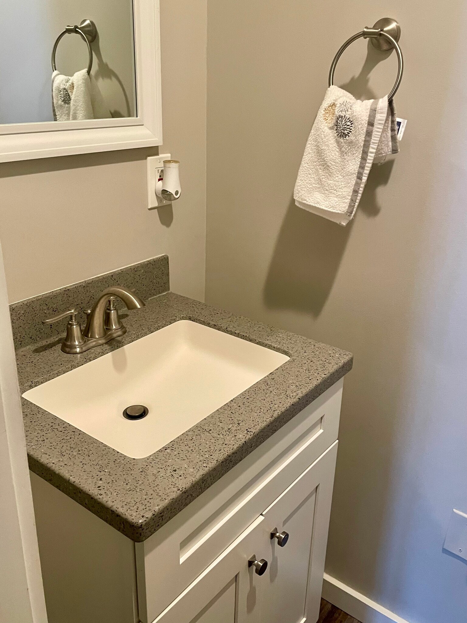 Building Photo - 4799 1/2 Silverwood St