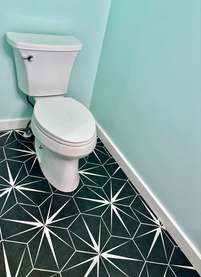 Building Photo - Spacious House. Expansive Lot. Prime Location