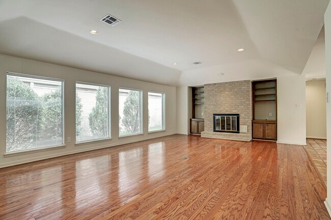 Primary Photo - 15614 Whitewater Ln