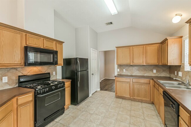 Building Photo - 13831 Hillingdale Ln