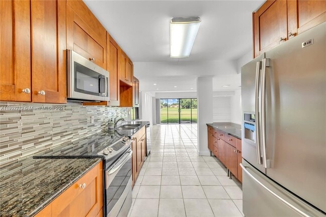 Building Photo - 295 Fern Dr