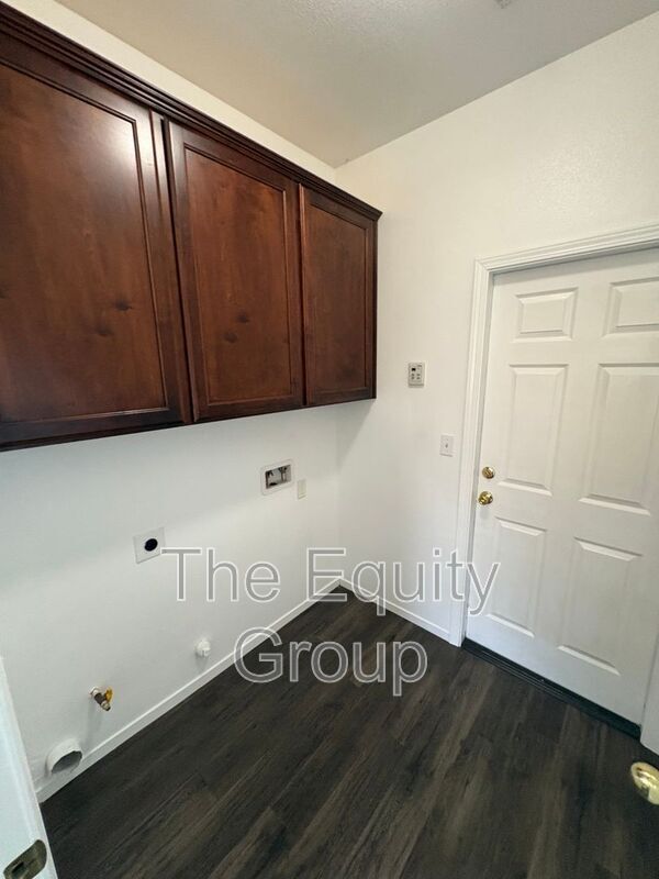 Building Photo - 30910 Jackrabbit St