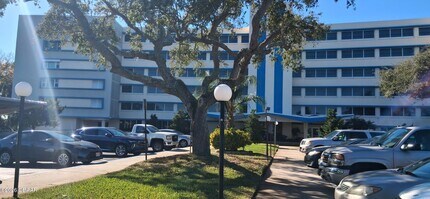 Building Photo - 1224 S Peninsula Dr