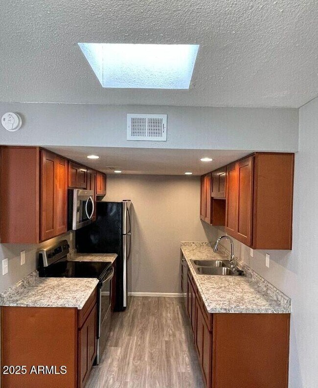 Building Photo - 6531 N 67th Ave