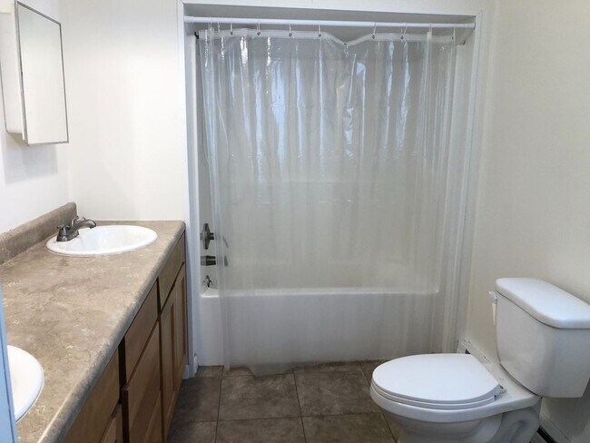 Building Photo - 719-721 E. Monroe