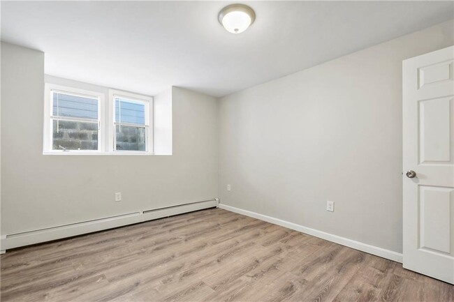 Building Photo - 1124 Newport Ave