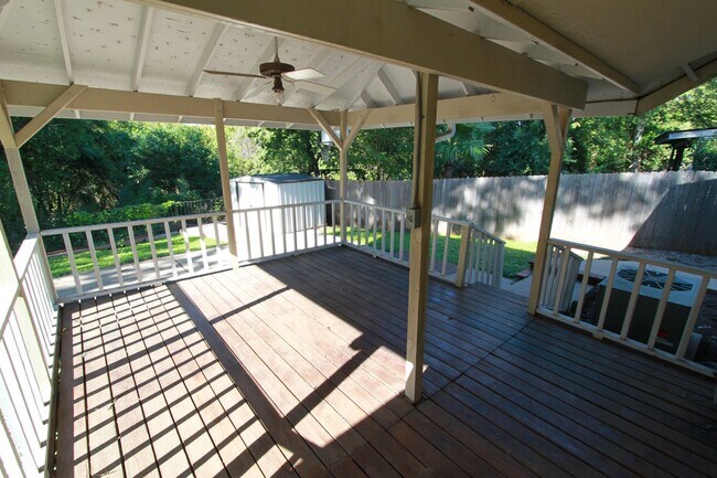 Building Photo - Southeast Austin Home with Vaulted Ceilings, Bonus Room & Private Backyard