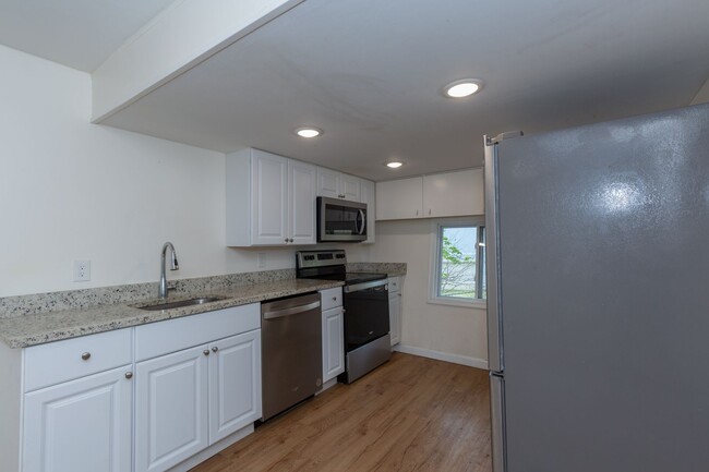 Building Photo - 2 Bed, 2 Full Bath Single Family Home in H...