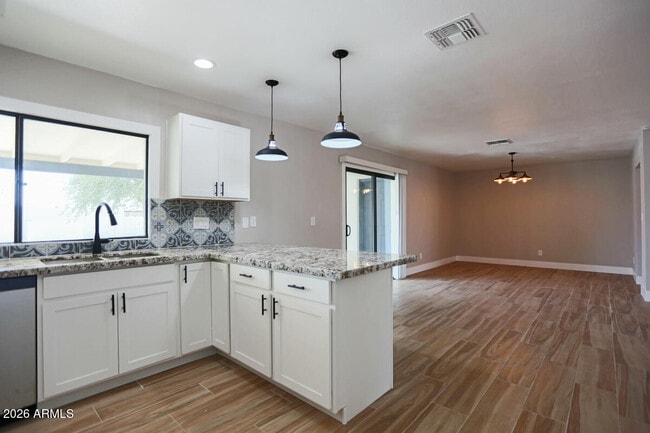 Building Photo - 1817 E Alameda Dr