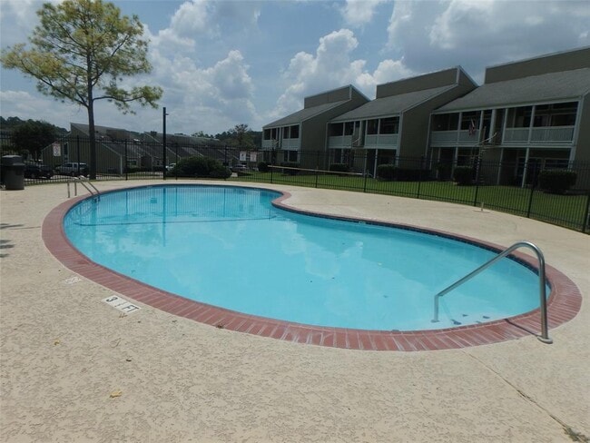 Building Photo - 127 April Point Dr S