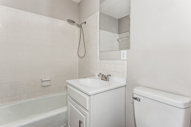 Building Photo - Spacious 3-Bedroom Home for Rent with Basement and Garage!