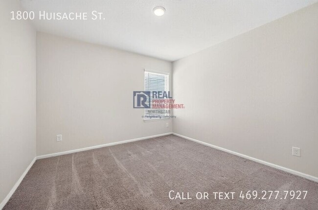 Building Photo - 1800 Huisache St