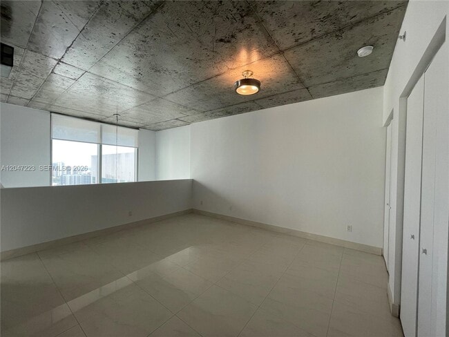 Building Photo - 690 SW 1st Ct
