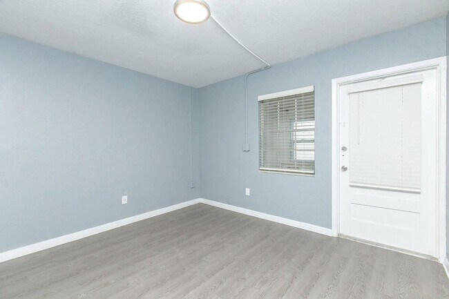 Building Photo - Renovated 2-Bedroom with Private Laundry