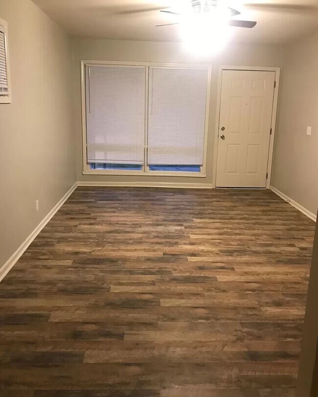 Building Photo - 3355 S Glenn Ave