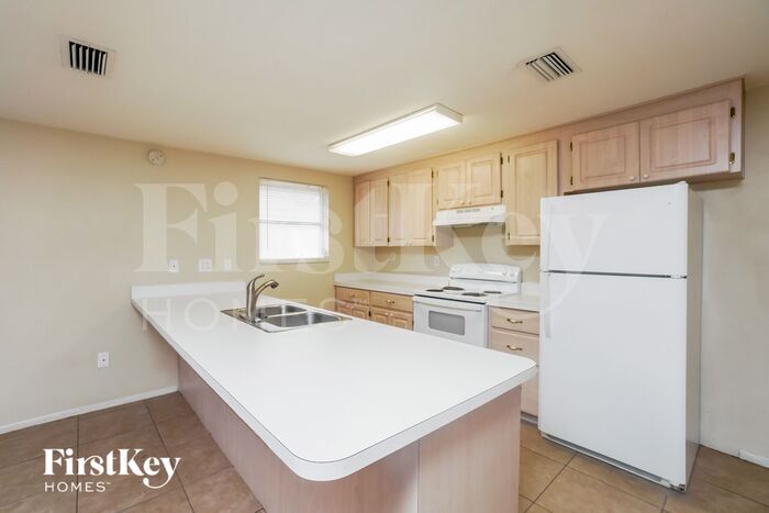 Building Photo - 10134 Oleander Dr