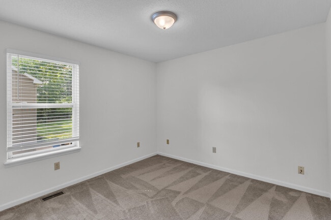 Building Photo - 4919 W Millbrook Dr