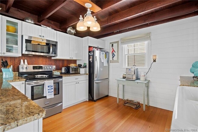 Building Photo - 36 White Sand Beach Rd