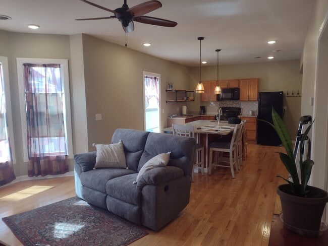 Building Photo - 49 S Main St