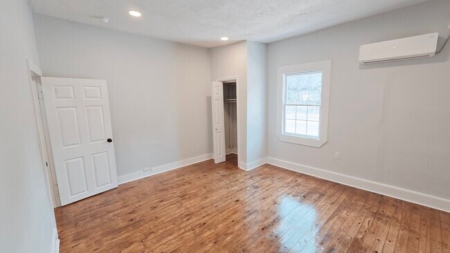 Building Photo - 159 Poplar Ave