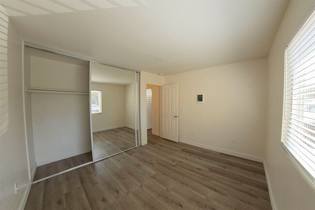 Building Photo - 2BR/1BA Clairemont Condo Freshly Painted, New Vinyl Plank Flooring Throughout Patio, 1 Parking Space