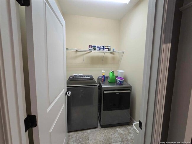 Building Photo - 323 Nottingley Dr