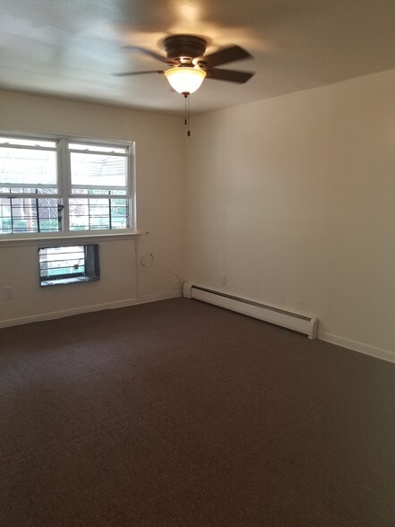 Building Photo - 41-85 Denman St