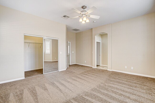 Building Photo - 4 Bedroom Single Story in Mountains Edge