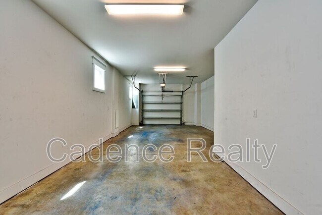 Building Photo - 413 N 4th St