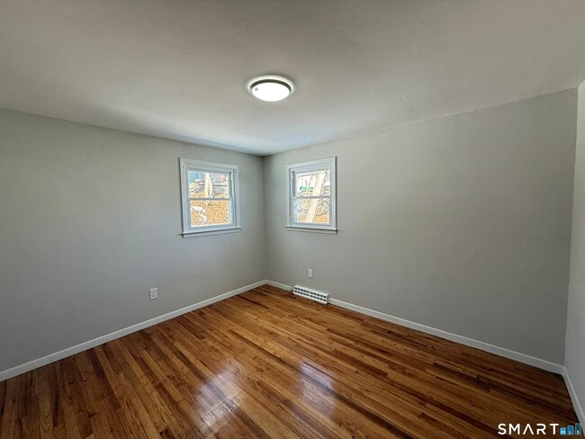 Building Photo - 132 Hillside Ave