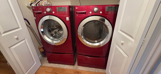 Building Photo - 55+ Townhouse available for rent