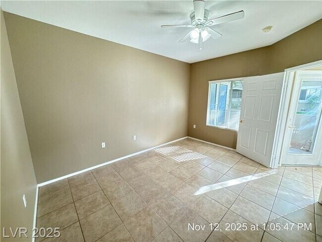 Building Photo - SILVERADO RANCH – 2ND FLOOR CONDO IN A GAT...