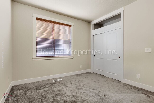Building Photo - 17435 SW Forest Hollow St