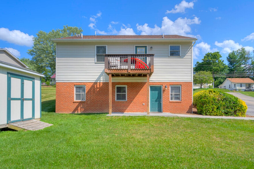 Building Photo - 913 Giles Rd
