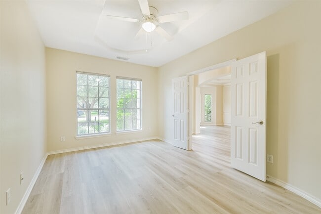 Building Photo - 11918 Mariposa Canyon Dr