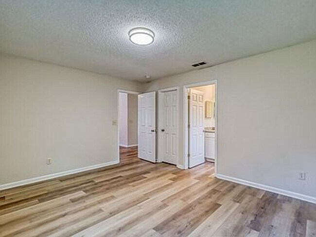 Building Photo - St Johns Rental